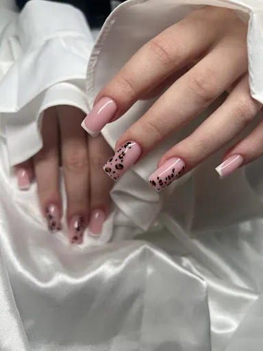 Skini Beauty Clinic - kosmetologia | medycyna estetyczna | stylizacja paznokci | stylizacja rzęs i brwi | szkolenia